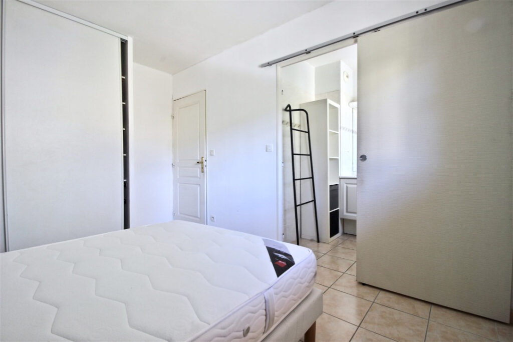 APPARTEMENT T2 DE 50 M2 AU 3EME ET DERNIER ETAGE, AVEC TERRA – 2 pièces – 1 chambre – 50 m²