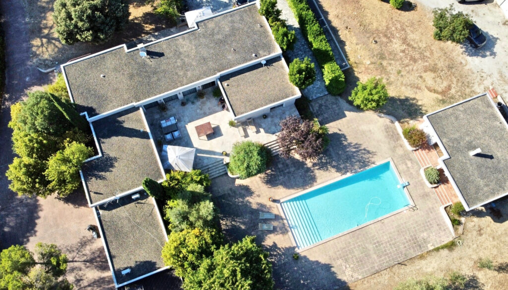 PROPRIÉTÉ DE 350 M2 SUR PARCELLE DE 2 HA – 5 MIN DU CENTRE V – 10 pièces – 7 chambres – 350 m²