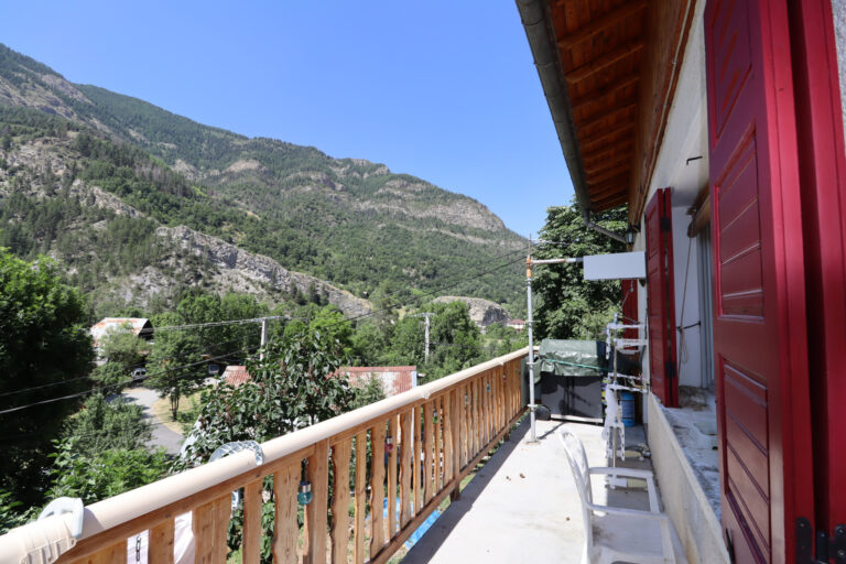 Grande Maison familiale à 5mn du village – 9 pièces – 5 chambres – 240 m²