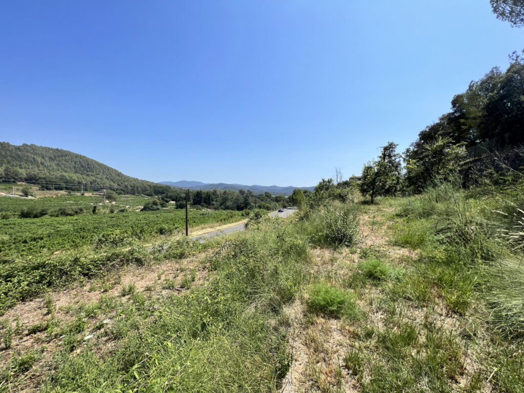 Vend Terrain constructible – 900 m²