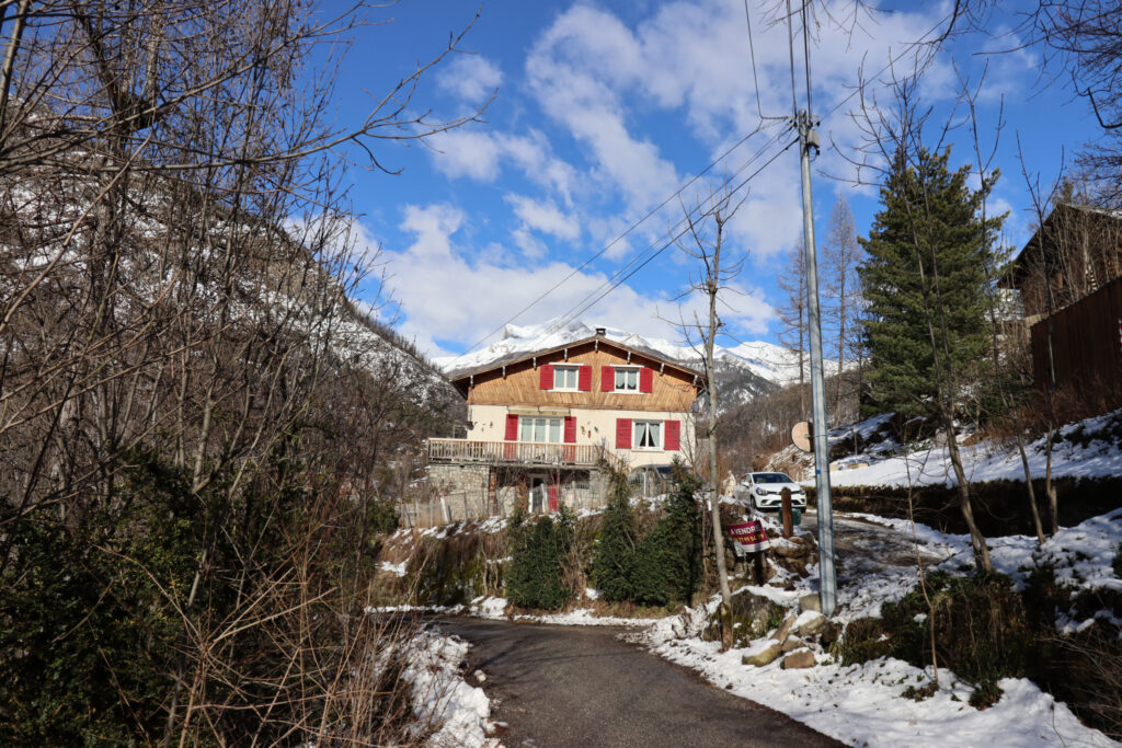 Grande Maison familiale à 5mn du village – 9 pièces – 5 chambres – 240 m²