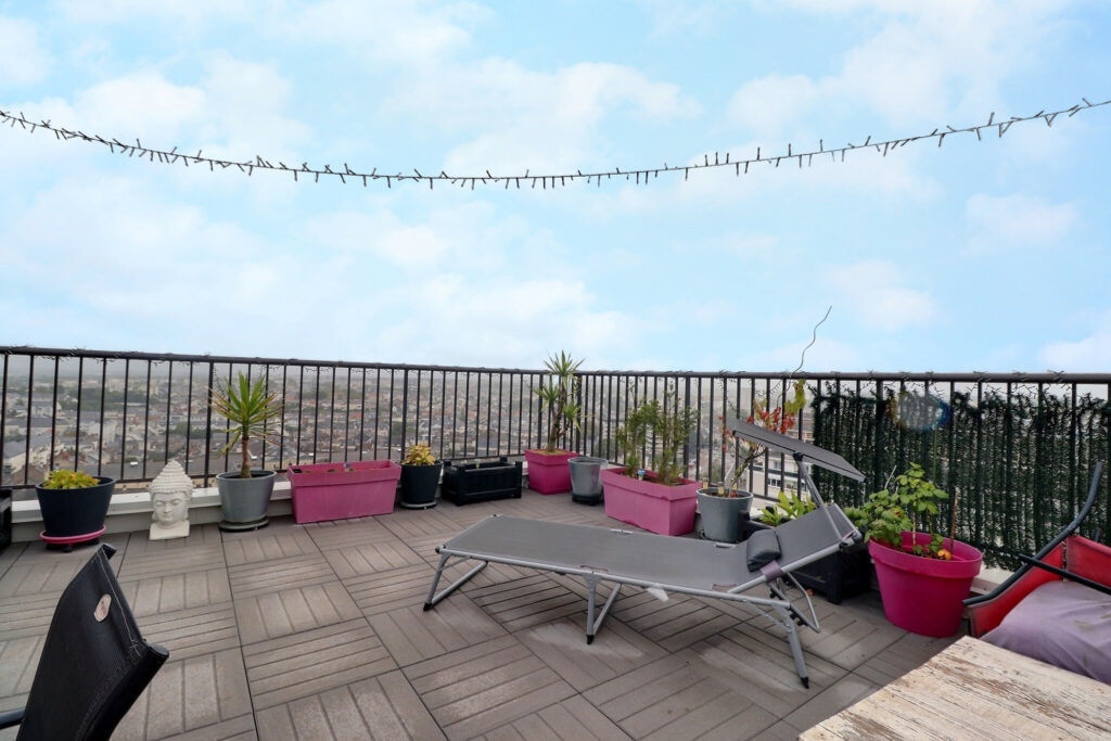 Appartement dernier étage avec terrasse Angers – 4 pièces – 3 chambres – 90 m²