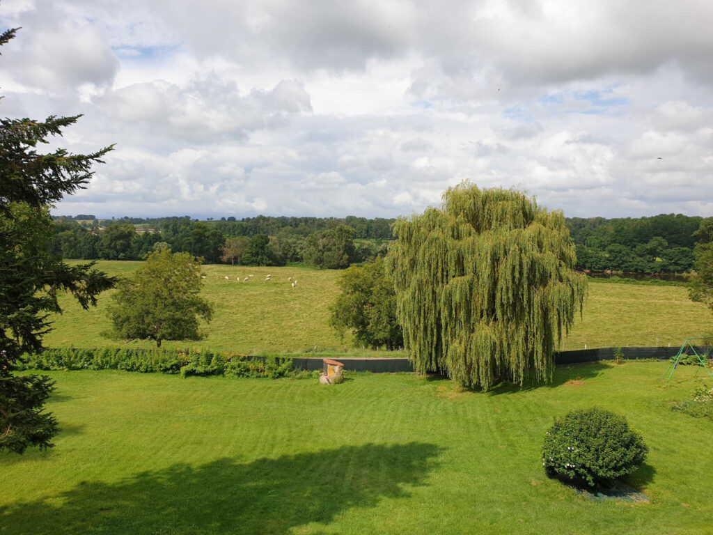 MAISON BRIONAISE ET DÉPENDANCES DE 200 M2 HABITABLES ENV. – 10 pièces – 6 chambres – 200 m²