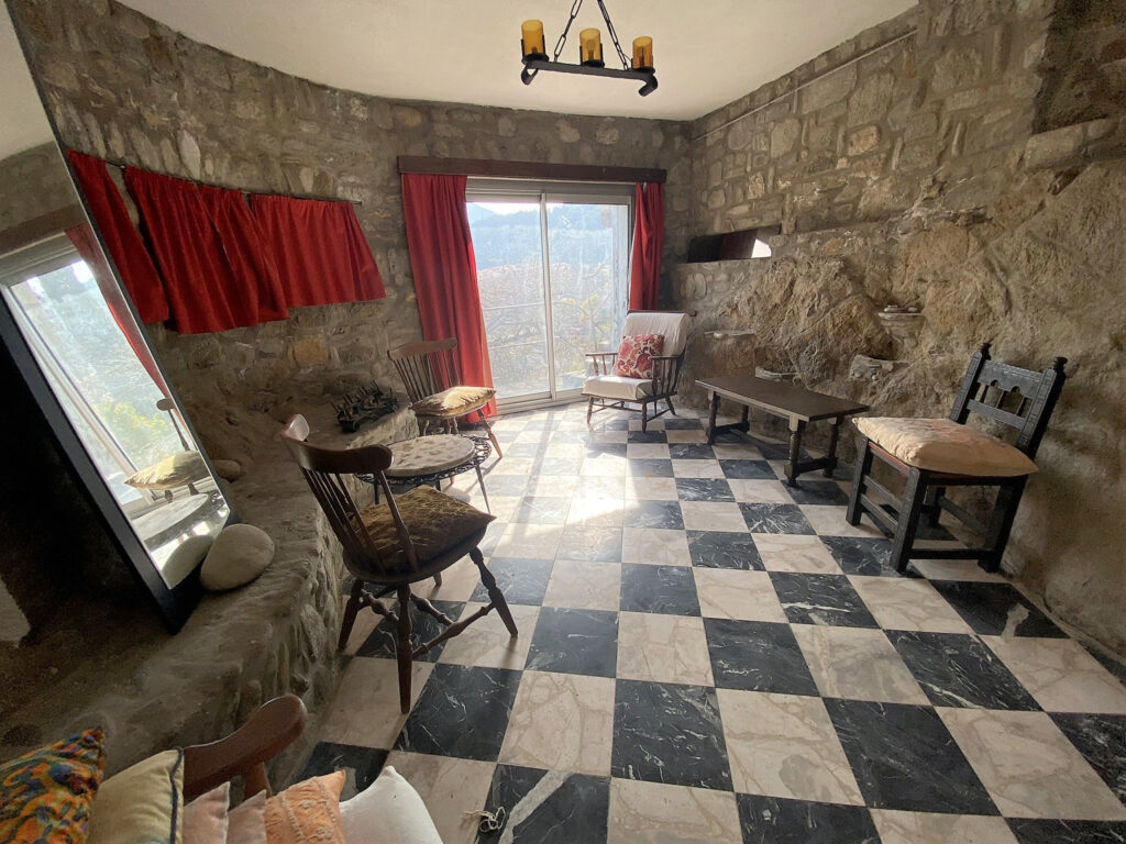 Au coeur du vallespir , dans un village de carractère, maiso – 8 pièces – 7 chambres – 300 m²