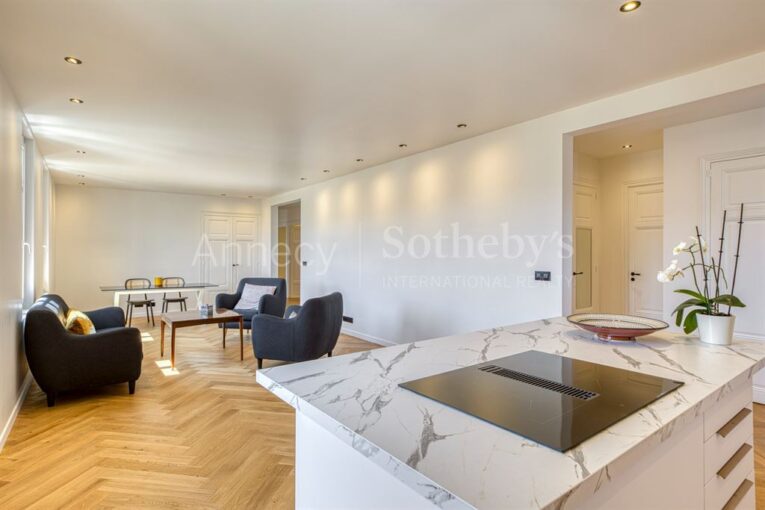 Appartement de prestige récemment rénové dans une résidence avec piscine à Menthon-Saint-Bernard – 4 pièces – 3 chambres – 104 m²