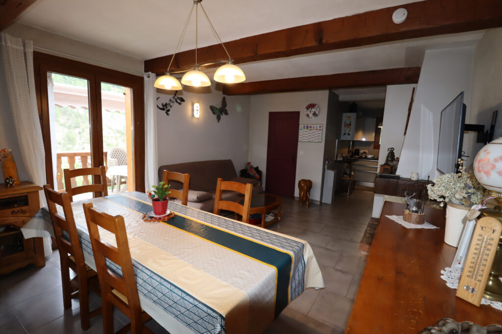 Très belle maison rénovée à proximité du village – 8 pièces – 5 chambres – 175 m²