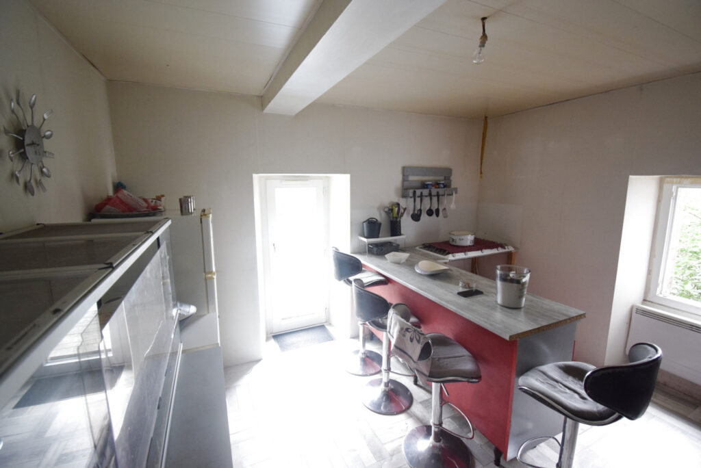 Maison St julien de vouvantes – 6 pièces – 3 chambres – 80 m²