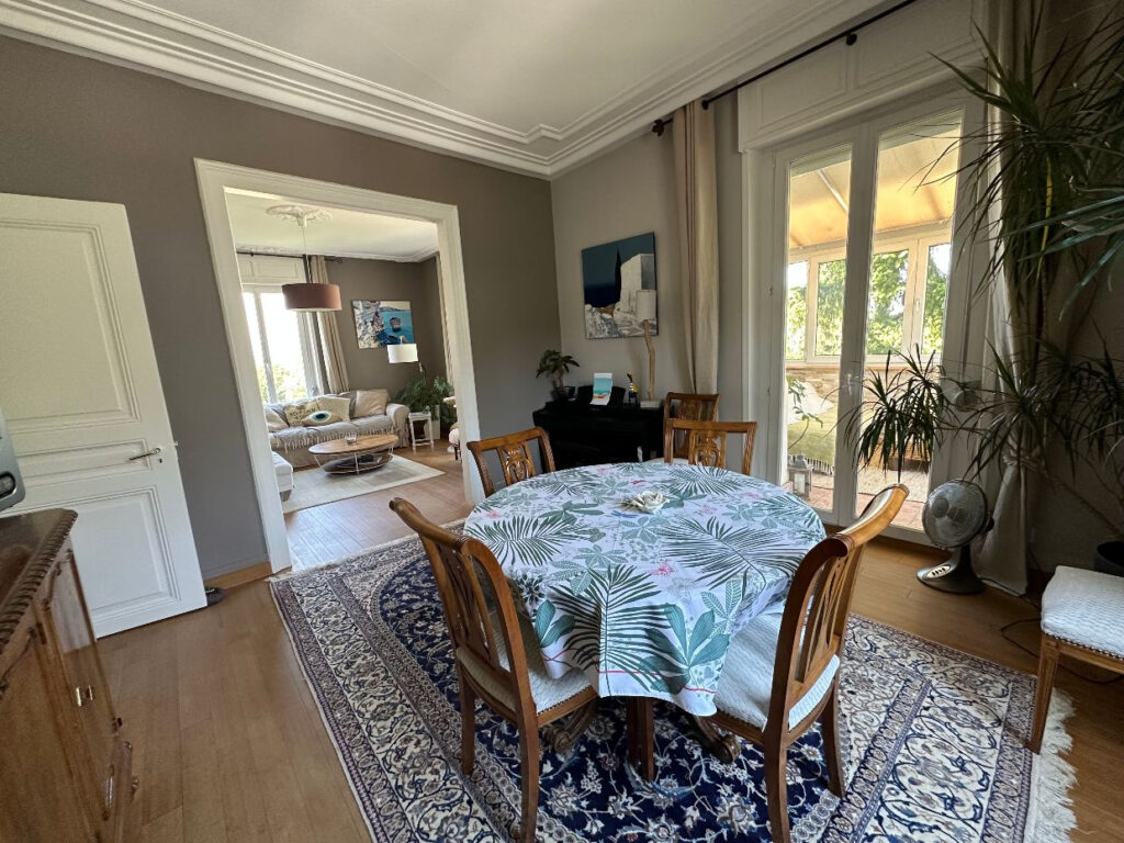 DUPLEX de STANDING dans une MAISON BOURGEOISE – QUARTIER REB – 7 pièces – 4 chambres – 151 m²