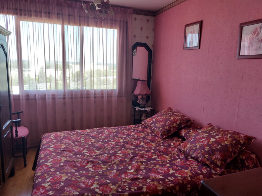 Appartement de 70 m2 au 9ème étage d’une belle résidence à V – 3 pièces – 2 chambres – 70 m²