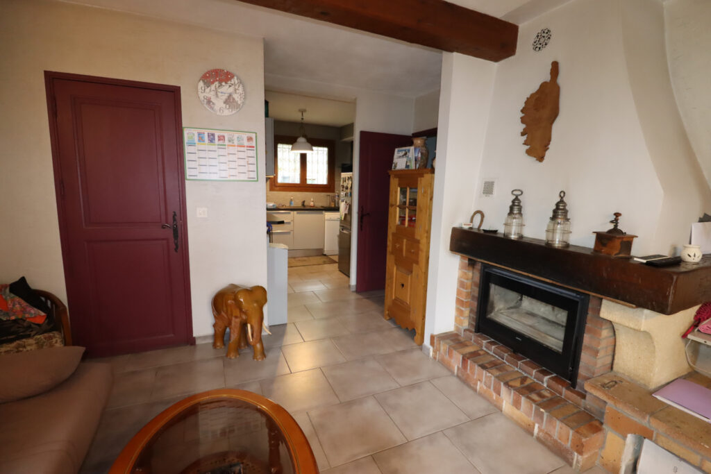 Très belle maison rénovée à proximité du village – 8 pièces – 5 chambres – 175 m²