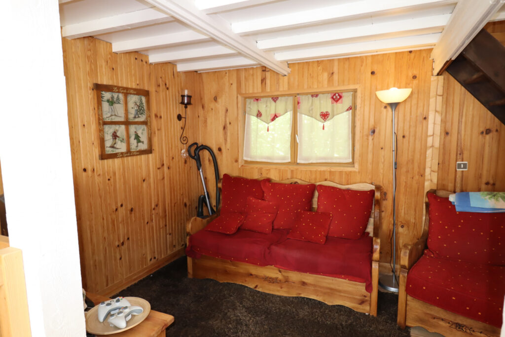 Chalet en bois au milieu des arbres – 5 pièces – 4 chambres – 75 m²