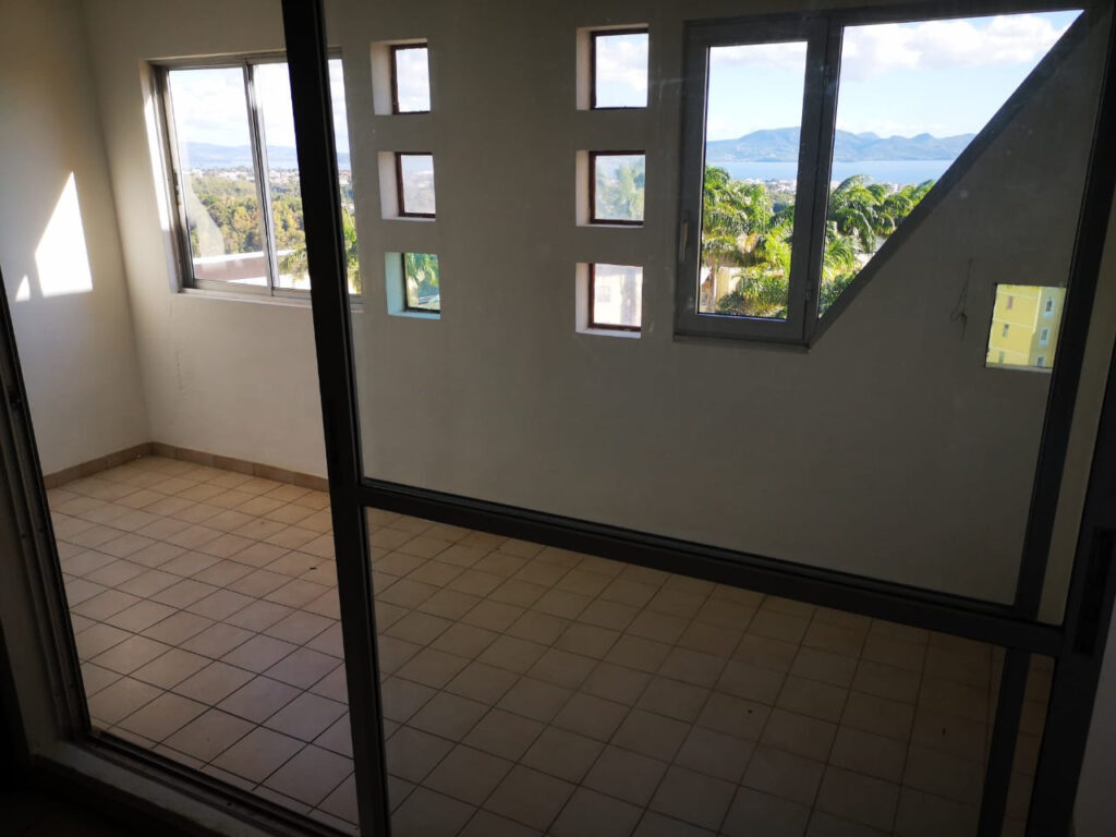 Schoelcher, Appartement T3 avec garage, dernier étage vue me – 3 pièces – 2 chambres – 70 m²