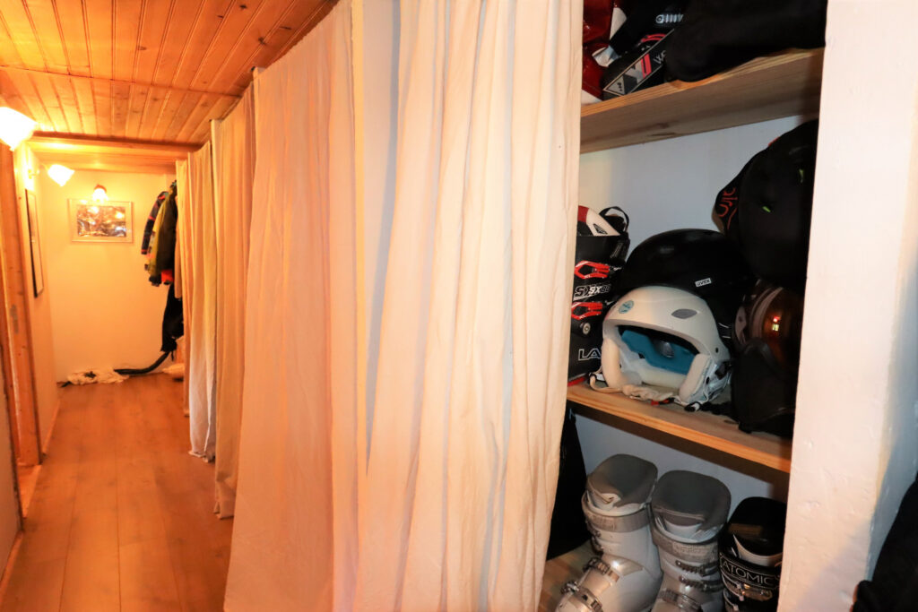 Chalet en bois au milieu des arbres – 5 pièces – 4 chambres – 75 m²