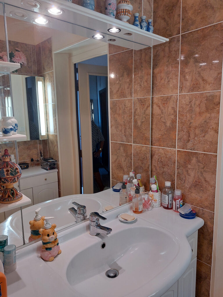 Appartement de 70 m2 au 9ème étage d’une belle résidence à V – 3 pièces – 2 chambres – 70 m²