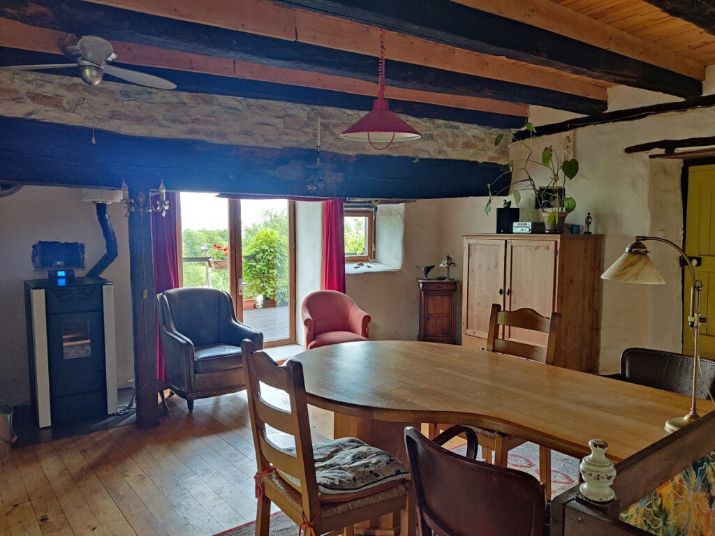 En exclusivité, Maison de charme avec belle vue dans un hame – 4 pièces – 2 chambres – 90 m²