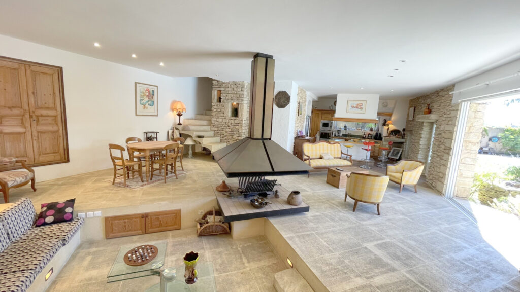 DREAM’ – PROPRIETE DE 1700 DE 305M2 HABITABLES AVEC PISCINE  – 8 pièces – 5 chambres – 304 m²