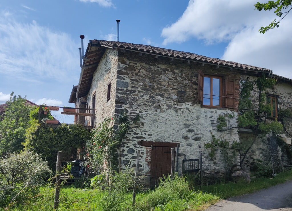 En exclusivité, Maison de charme avec belle vue dans un hame – 4 pièces – 2 chambres – 90 m²