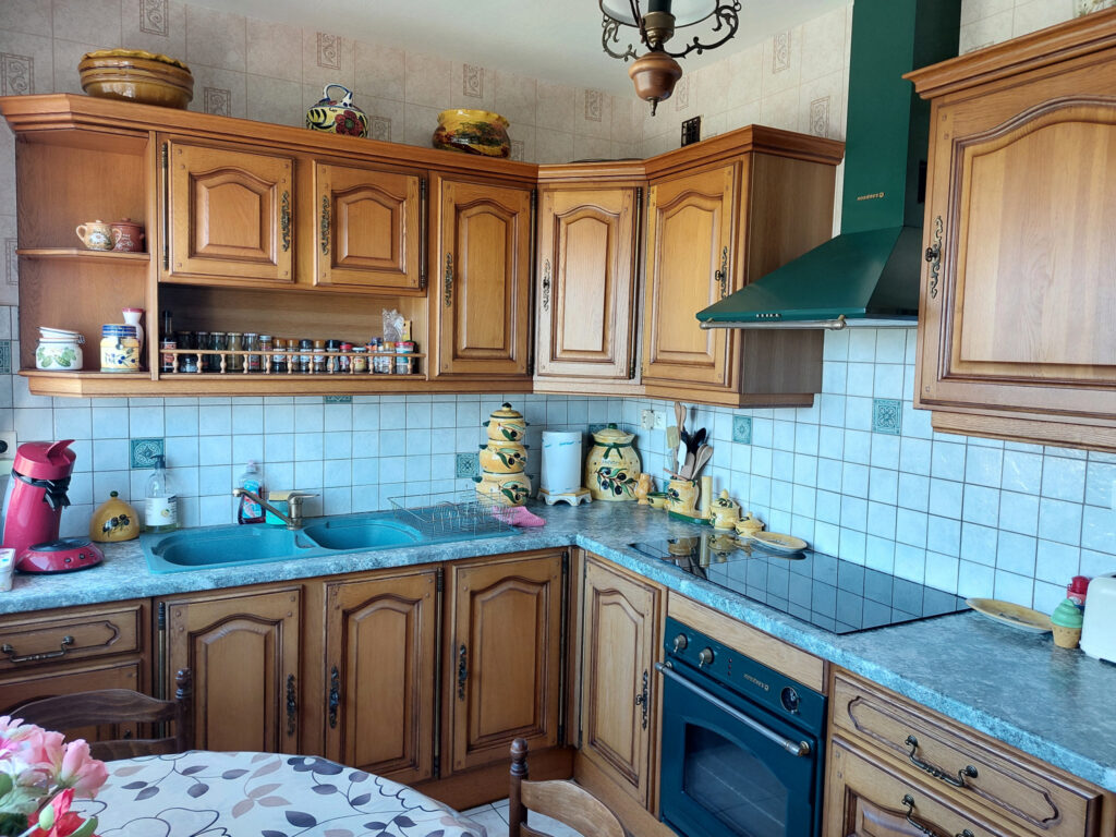 Appartement de 70 m2 au 9ème étage d’une belle résidence à V – 3 pièces – 2 chambres – 70 m²