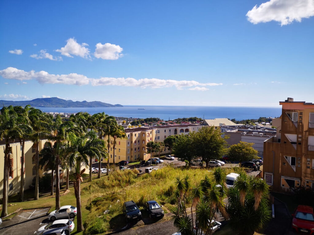 Schoelcher, Appartement T3 avec garage, dernier étage vue me – 3 pièces – 2 chambres – 70 m²