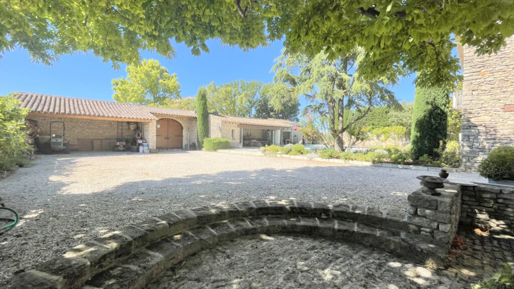 DREAM’ – PROPRIETE DE 1700 DE 305M2 HABITABLES AVEC PISCINE  – 8 pièces – 5 chambres – 304 m²