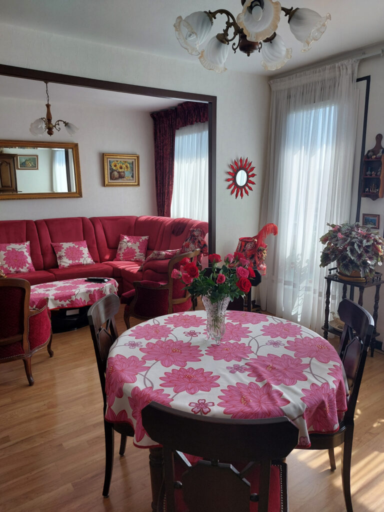 Appartement de 70 m2 au 9ème étage d’une belle résidence à V – 3 pièces – 2 chambres – 70 m²