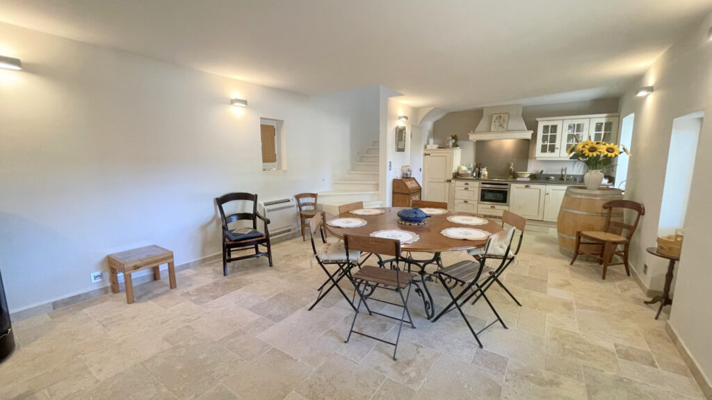 DREAM’ – PROPRIETE DE 1700 DE 305M2 HABITABLES AVEC PISCINE  – 8 pièces – 5 chambres – 304 m²