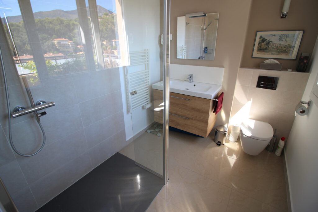 3 PIECES DERNIER ETAGE VUE PANORAMIQUE – 3 pièces – 2 chambres – 85 m²