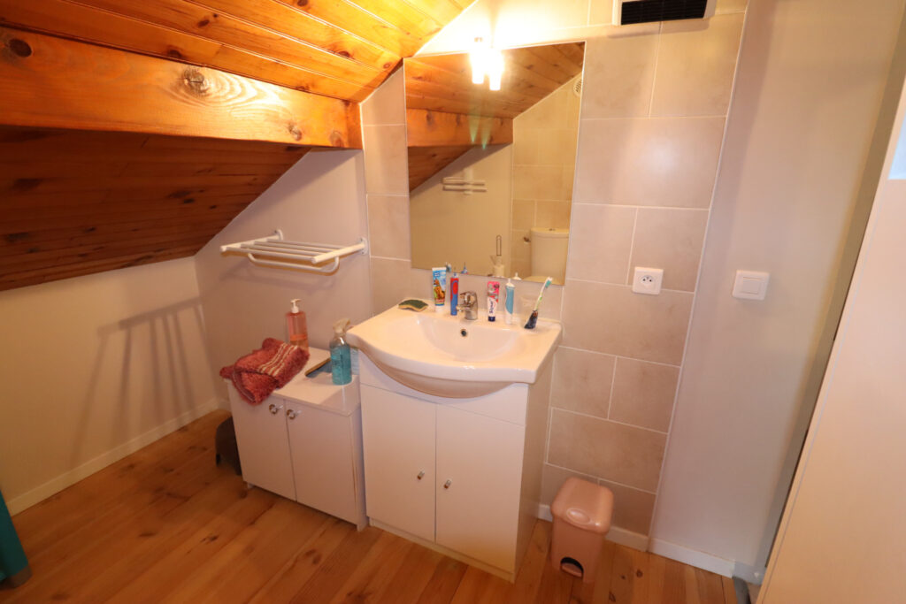 Très belle maison rénovée à proximité du village – 8 pièces – 5 chambres – 175 m²