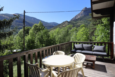 Chalet en bois au milieu des arbres – 5 pièces – 4 chambres – 75 m²