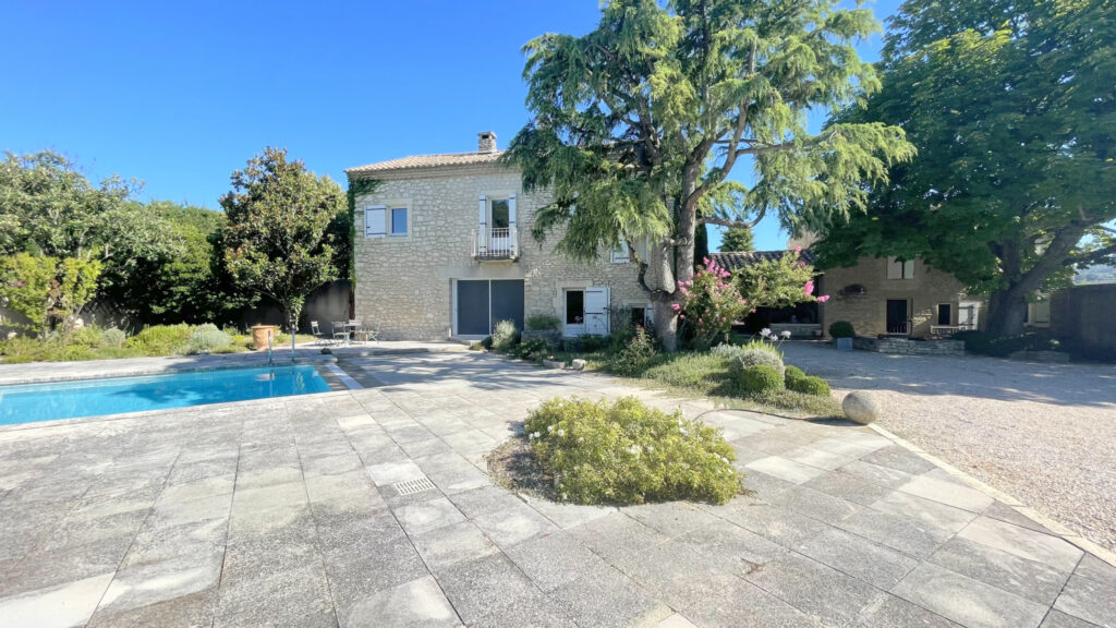 DREAM’ – PROPRIETE DE 1700 DE 305M2 HABITABLES AVEC PISCINE  – 8 pièces – 5 chambres – 304 m²