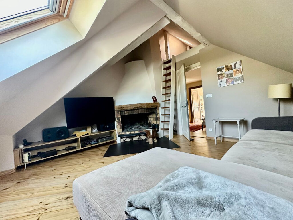 DUPLEX de STANDING dans une MAISON BOURGEOISE – QUARTIER REB – 7 pièces – 4 chambres – 151 m²