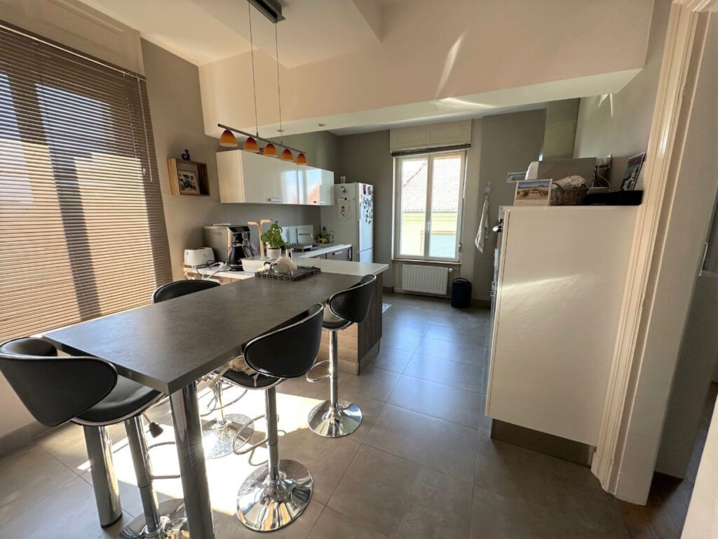 DUPLEX de STANDING dans une MAISON BOURGEOISE – QUARTIER REB – 7 pièces – 4 chambres – 151 m²