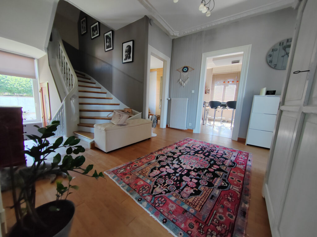 DUPLEX de STANDING dans une MAISON BOURGEOISE – QUARTIER REB – 7 pièces – 4 chambres – 151 m²