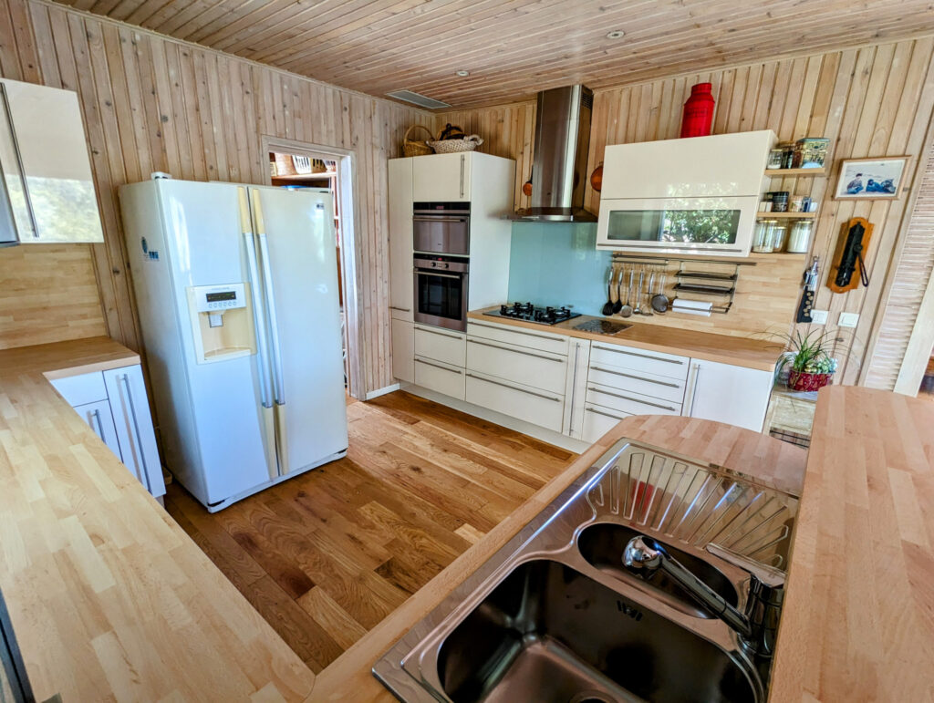 Au sud de Vence, maison de 145 m2 avec piscine en vente avec – 4 pièces – 2 chambres – 145.52 m²