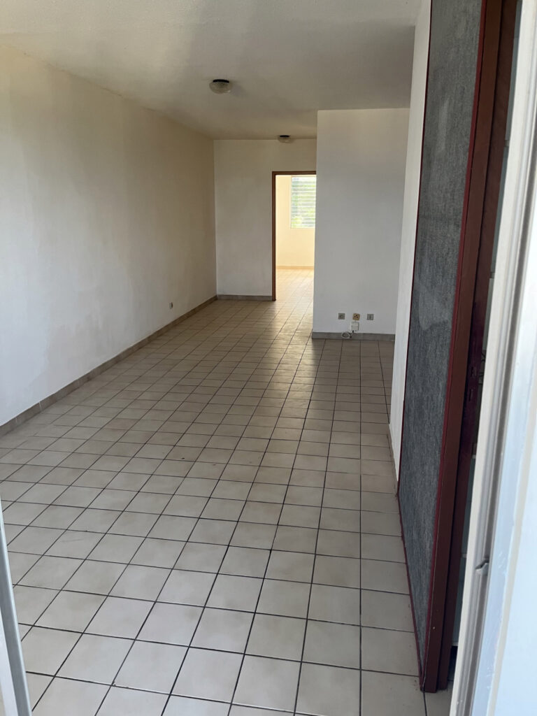 Schoelcher, Appartement T3 avec garage, dernier étage vue me – 3 pièces – 2 chambres – 70 m²