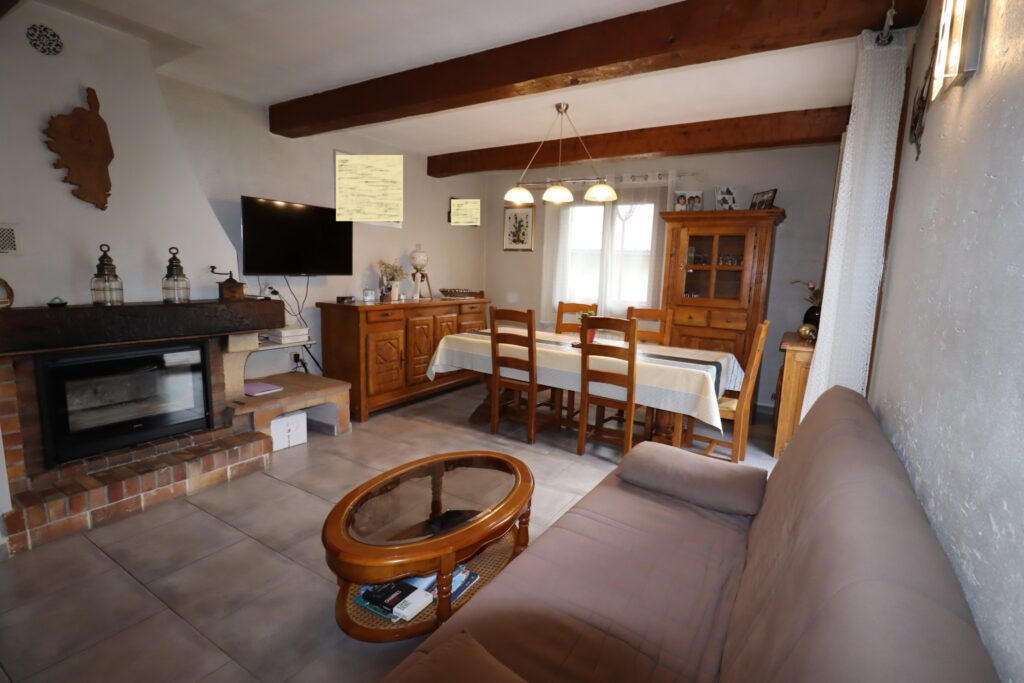 Très belle maison rénovée à proximité du village – 8 pièces – 5 chambres – 175 m²