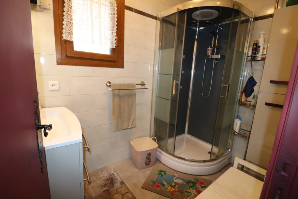 Très belle maison rénovée à proximité du village – 8 pièces – 5 chambres – 175 m²