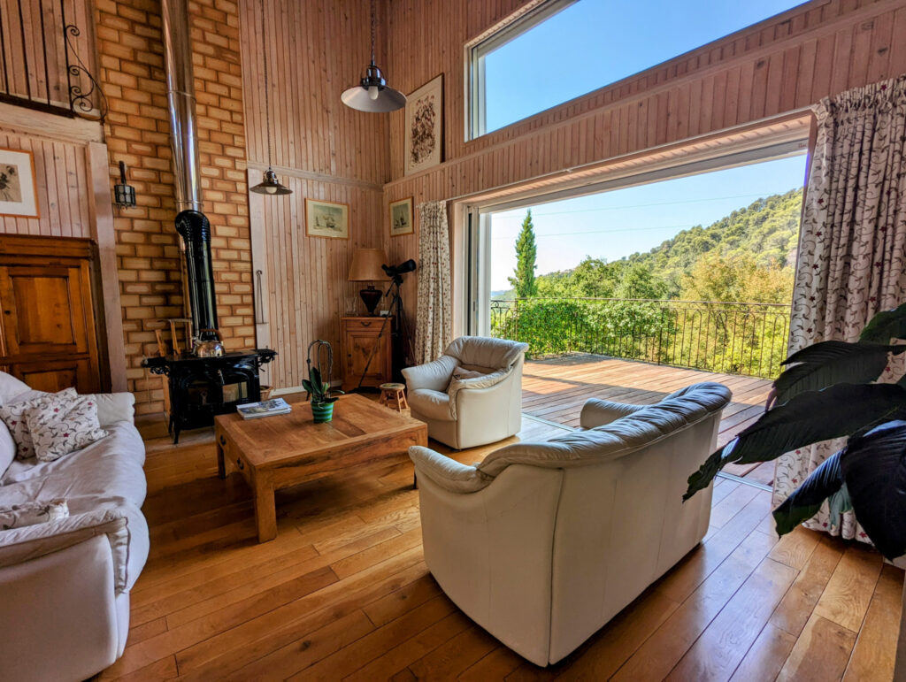 Au sud de Vence, maison de 145 m2 avec piscine en vente avec – 4 pièces – 2 chambres – 145.52 m²