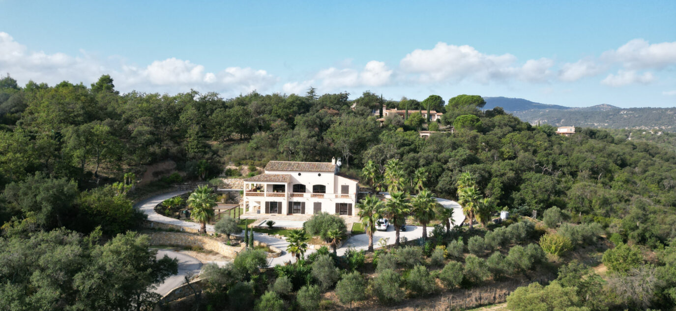 Villa à acheter 1650000 EUR avec terrasse 4 chambres à Plan De – 8 pièces – 4 chambres – 280 m²