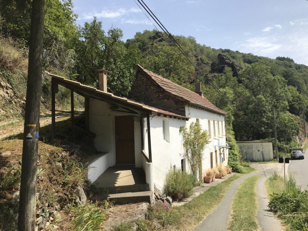 Jolie maison avec vue sur le Lot 12320 Conques-en-Rouergues – NR pièces – NR chambres