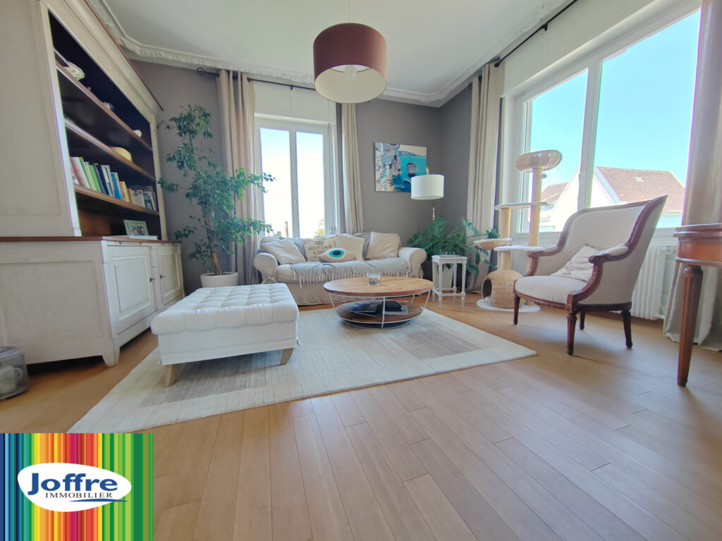 DUPLEX de STANDING dans une MAISON BOURGEOISE – QUARTIER REB – 7 pièces – 4 chambres – 151 m²