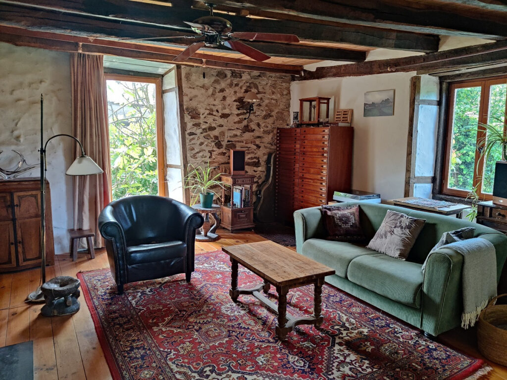 En exclusivité, Maison de charme avec belle vue dans un hame – 4 pièces – 2 chambres – 90 m²