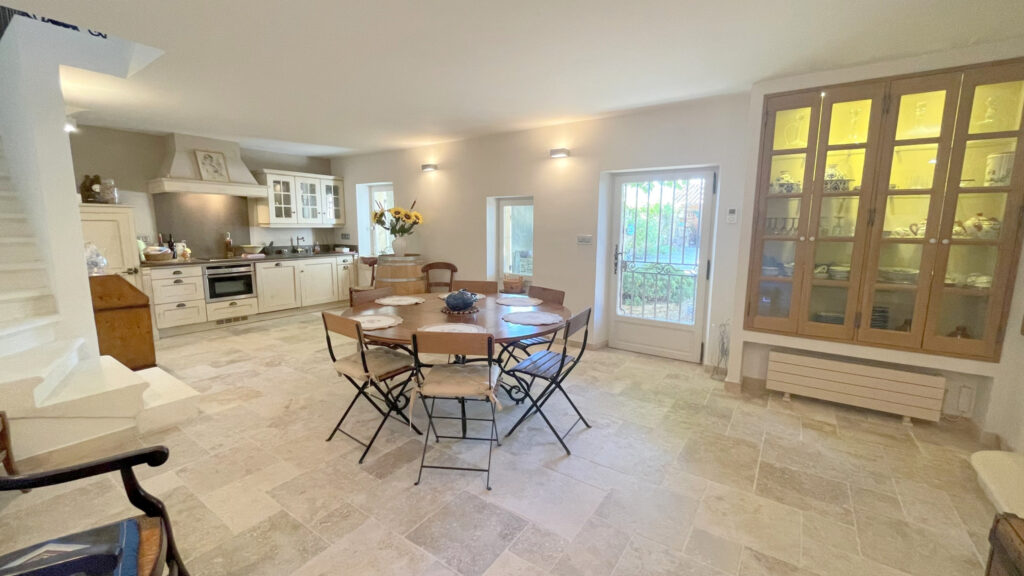 DREAM’ – PROPRIETE DE 1700 DE 305M2 HABITABLES AVEC PISCINE  – 8 pièces – 5 chambres – 304 m²