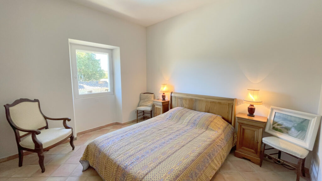 DREAM’ – PROPRIETE DE 1700 DE 305M2 HABITABLES AVEC PISCINE  – 8 pièces – 5 chambres – 304 m²