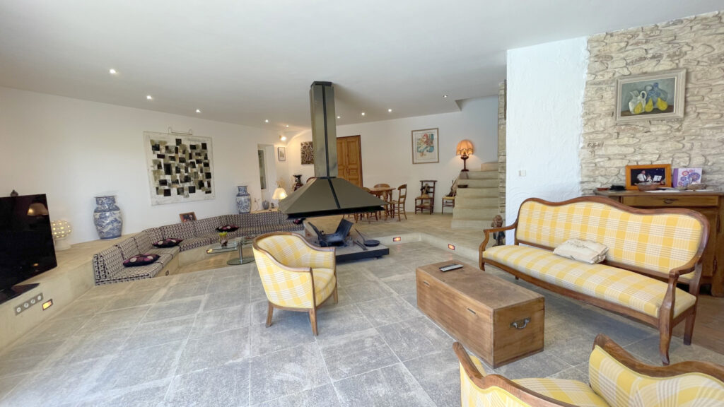 DREAM’ – PROPRIETE DE 1700 DE 305M2 HABITABLES AVEC PISCINE  – 8 pièces – 5 chambres – 304 m²