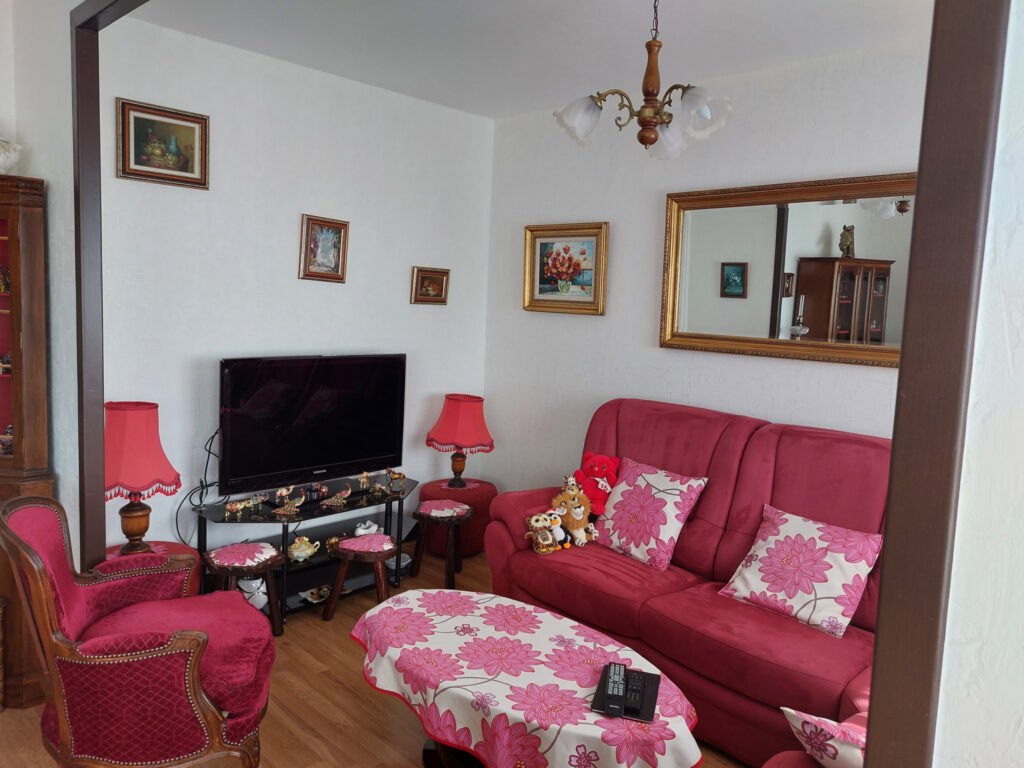 Appartement de 70 m2 au 9ème étage d’une belle résidence à V – 3 pièces – 2 chambres – 70 m²