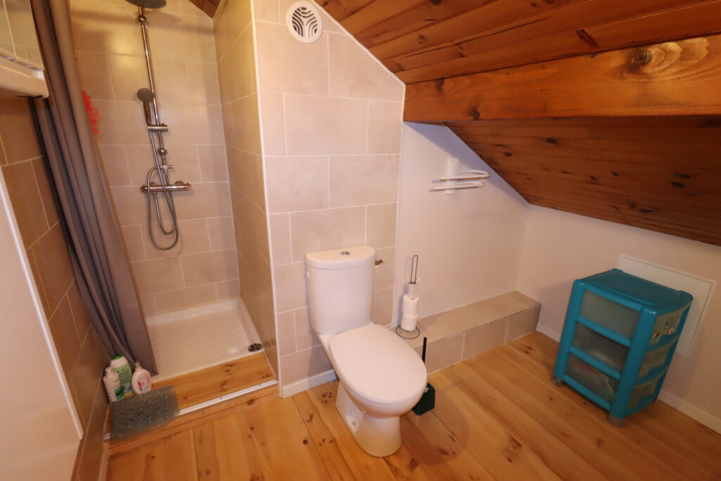 Très belle maison rénovée à proximité du village – 8 pièces – 5 chambres – 175 m²