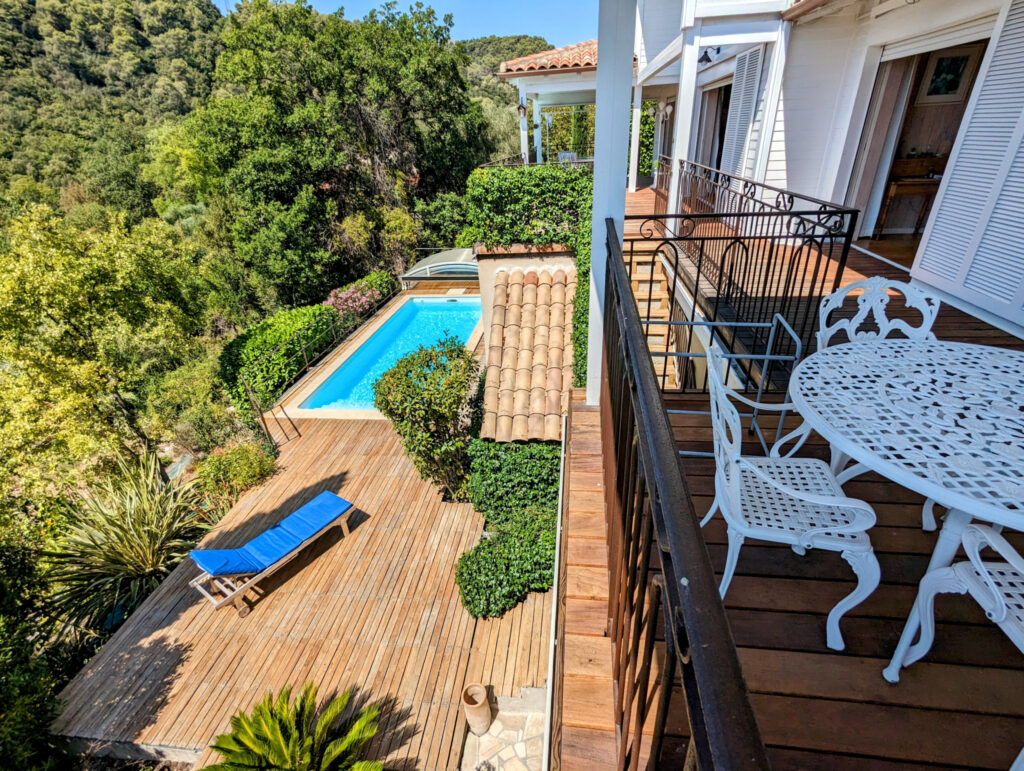 Au sud de Vence, maison de 145 m2 avec piscine en vente avec – 4 pièces – 2 chambres – 145.52 m²