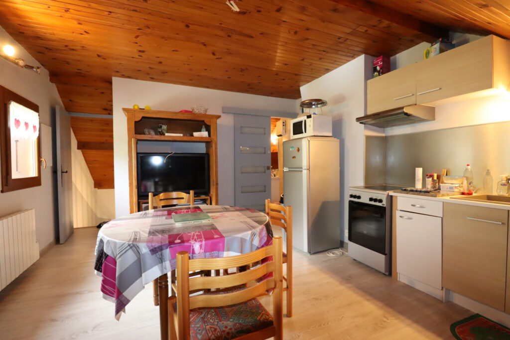 Très belle maison rénovée à proximité du village – 8 pièces – 5 chambres – 175 m²