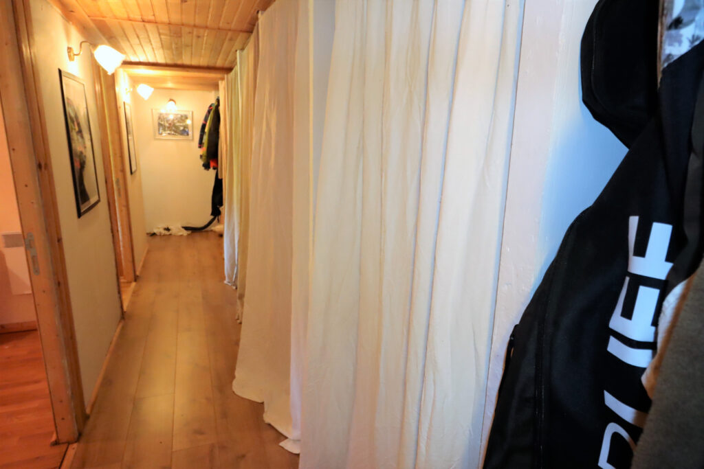 Chalet en bois au milieu des arbres – 5 pièces – 4 chambres – 75 m²